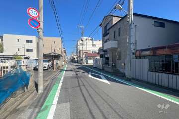 敷地北側の前面道路
