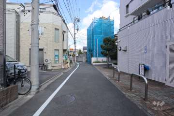 敷地西側の前面道路　