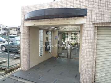 エントランスはオートロック付きです。