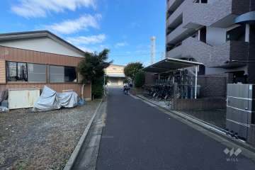 敷地西側の前面道路　