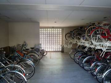 屋内にある駐輪場