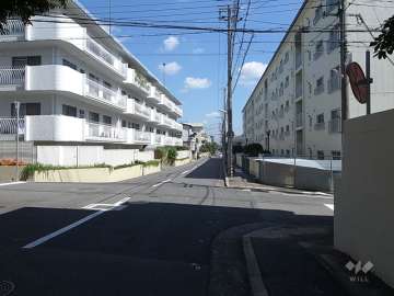敷地南側の前面道路