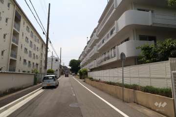 敷地南側の前面道路