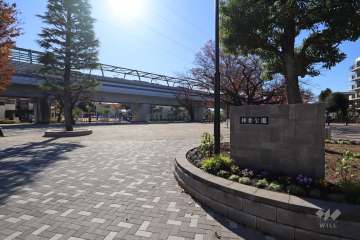敷地に隣接する鎌倉公園