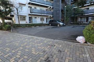 駐車場の出入り口　