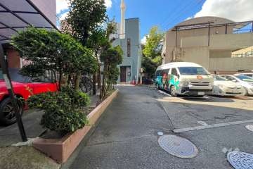 敷地北側の前面道路（東側から）