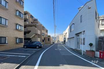 敷地北側の前面道路