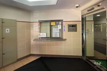 エントランスはオートロック付きです。