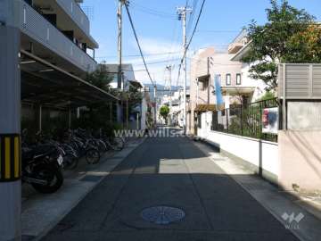 敷地東側の前面道路