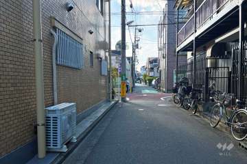 敷地北側の前面道路（東側から）