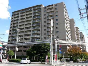 モンセーヌ住吉川公園１番館の外観（南西側から）