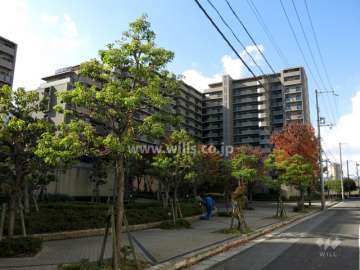 モンセーヌ住吉川公園１番館の外観（北東側から）