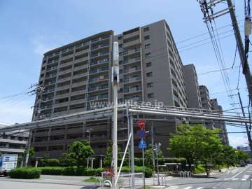 モンセーヌ住吉川公園1番館の外観（南西側から）