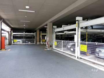 敷地内駐車場（屋内機械式）
