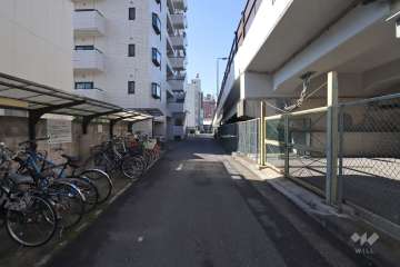 敷地北側の前面道路(東側から)