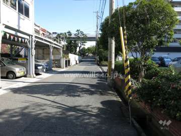 敷地北側の前面道路