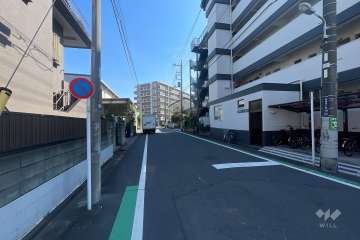 敷地北東側の前面道路