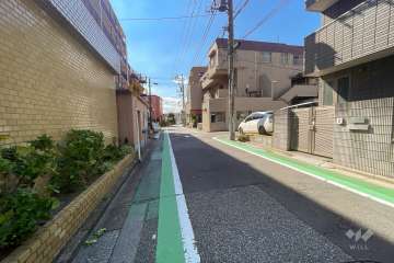 敷地北側の前面道路（東側から）