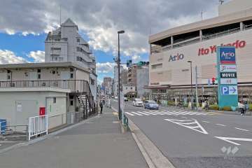 敷地の北側前面道路（東側から）