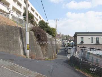 敷地南側の前面道路