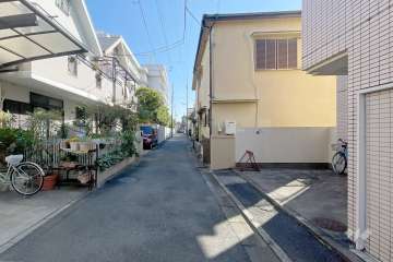 敷地北側の前面道路