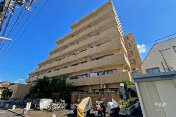 ライオンズマンション堀切菖蒲園の外観（南西側から）