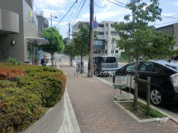 敷地南側の前面道路
