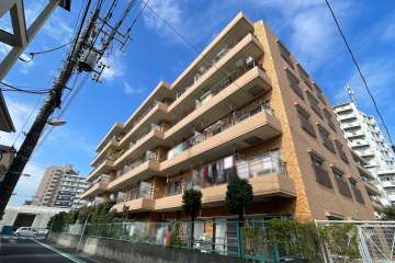 ライオンズマンション亀有の外観（南東側から）