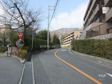 敷地北東側の前面道路