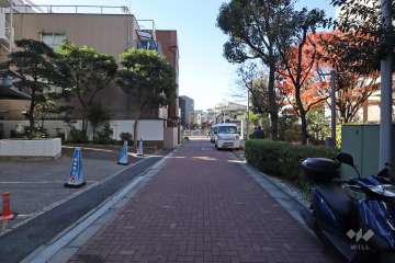 敷地北側の前面道路(東側から)