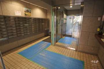 エントランスはオートロック付きです。
