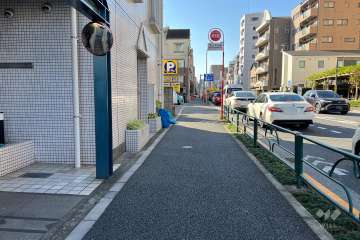 敷地の北側前面道路（東側から）