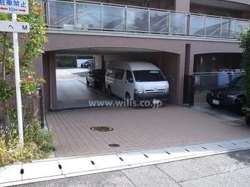 駐車場出入り口
