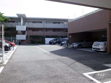 敷地内駐車場（屋内平面式、屋外機械式）