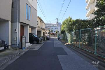 敷地南側の前面道路