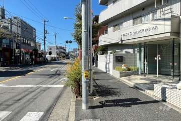 敷地南側の前面道路