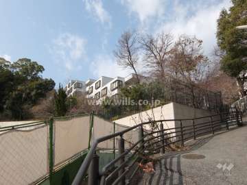 フローラ御影山手B棟の外観（南東側から）