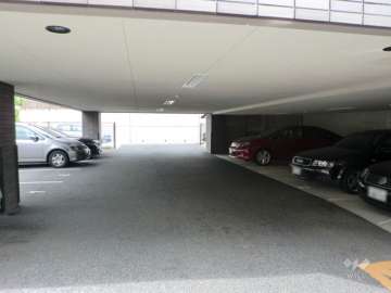 敷地内駐車場（屋内平面式）