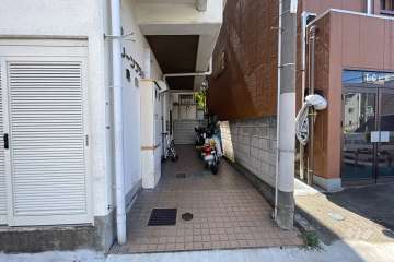 敷地入り口