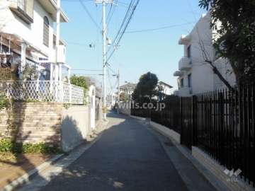 敷地北側の前面道路