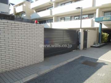 駐車場出入り口（ゲート付き）