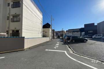 敷地の西側前面道路（北側から）