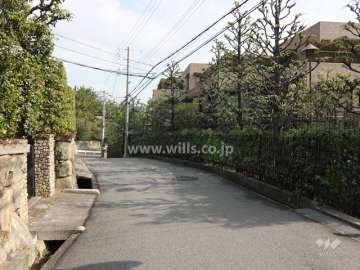 敷地北側の前面道路