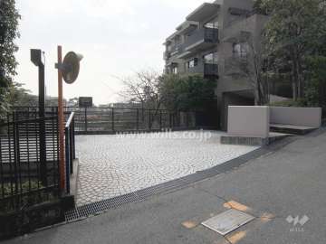 駐車場出入り口