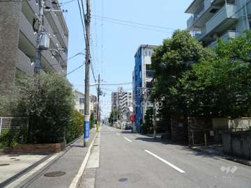 敷地北側の前面道路