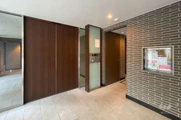 エントランスはオートロック付きです。