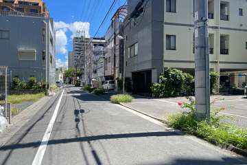 敷地南側の前面道路　