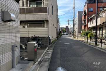 敷地北側の前面道路（東側から）