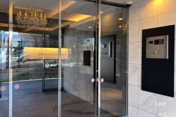 エントランスはオートロック付きです。