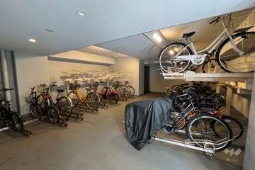 屋内に設けられた駐輪場